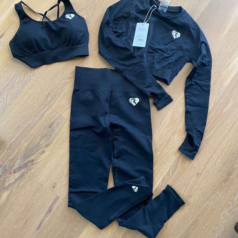 Gymshark leggings , long sleeve cop top and cropped tank top